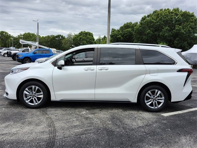 2022 Toyota Sienna Limited