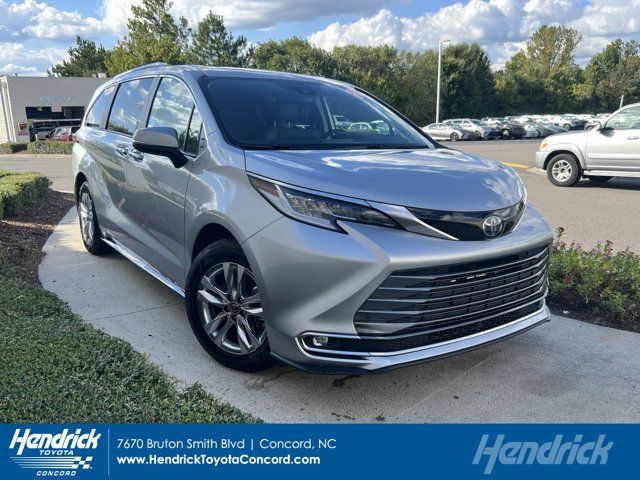 2022 Toyota Sienna Limited