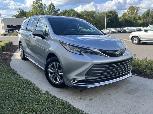 2022 Toyota Sienna Limited