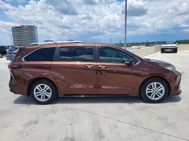 2022 Toyota Sienna Limited