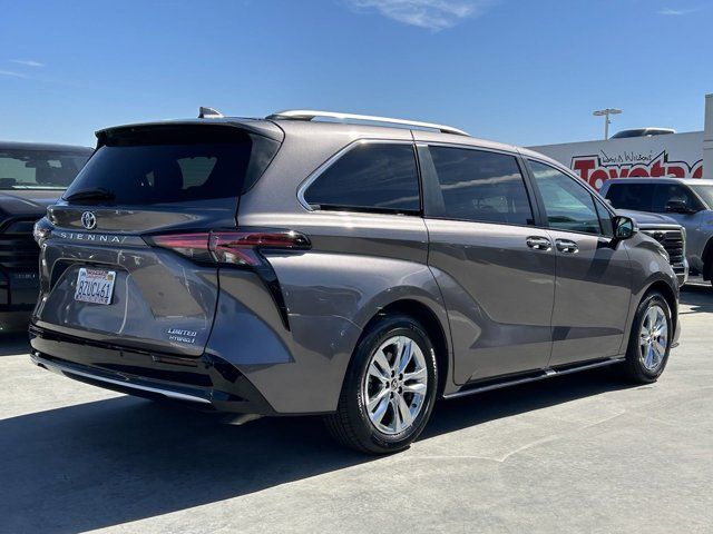 2022 Toyota Sienna Limited