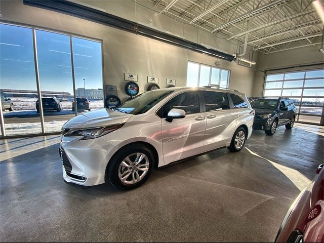 2022 Toyota Sienna Limited