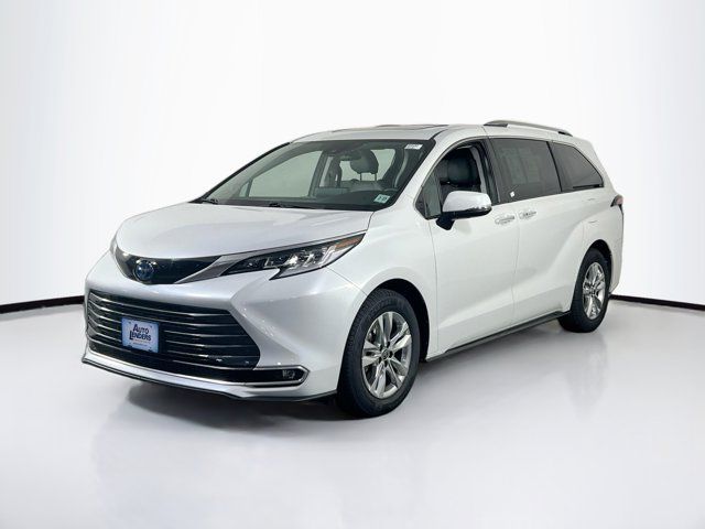 2022 Toyota Sienna Limited