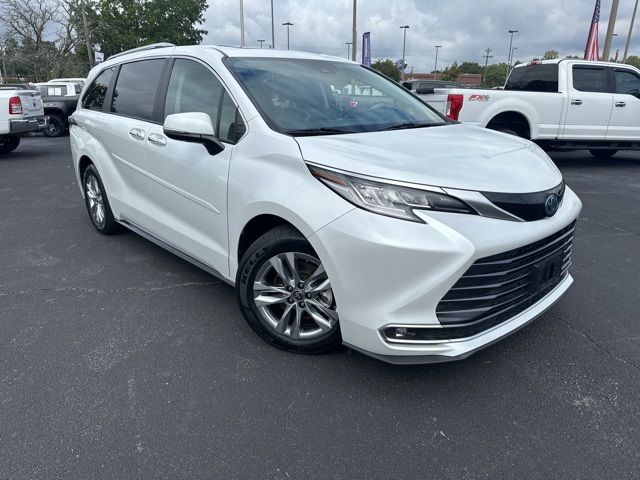 2022 Toyota Sienna Limited