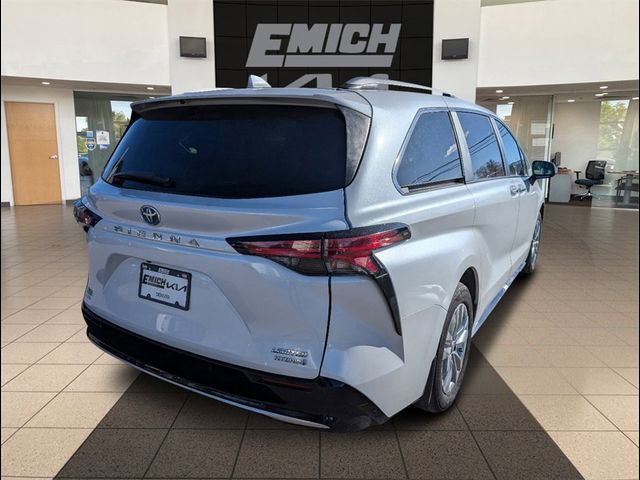 2022 Toyota Sienna Limited