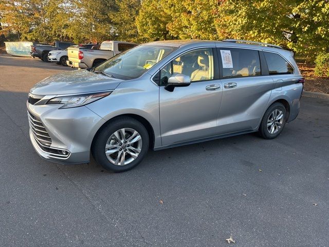 2022 Toyota Sienna Limited