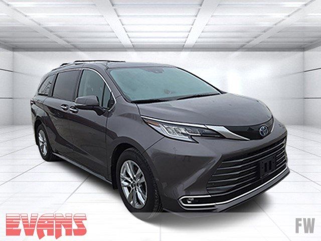 2022 Toyota Sienna Limited