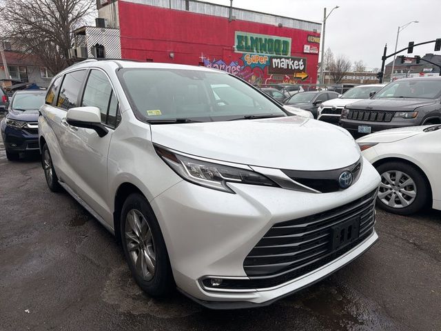 2022 Toyota Sienna Limited