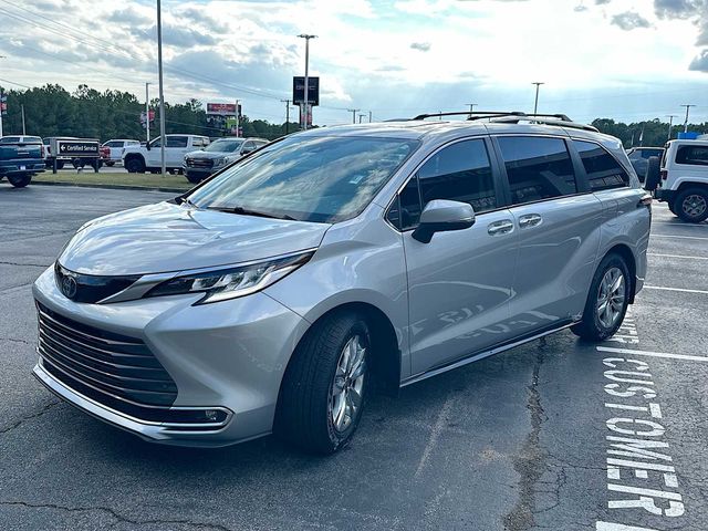 2022 Toyota Sienna Limited