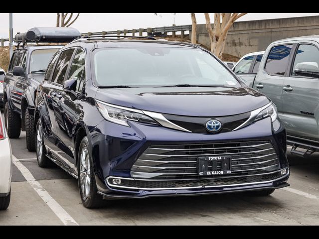 2022 Toyota Sienna Limited