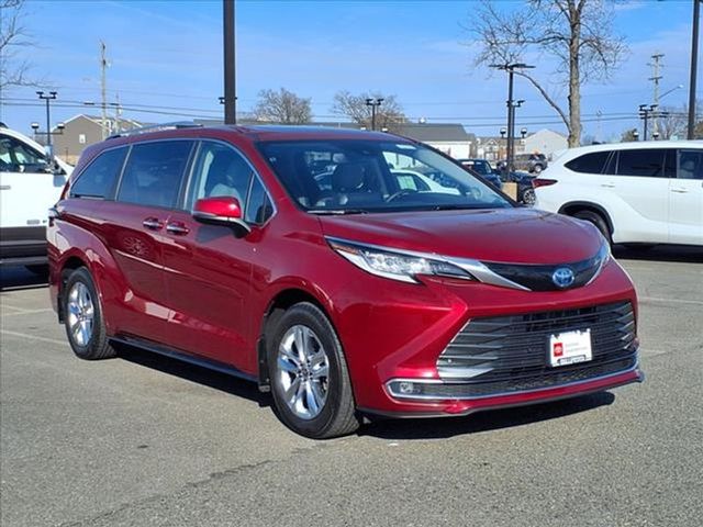 2022 Toyota Sienna Limited