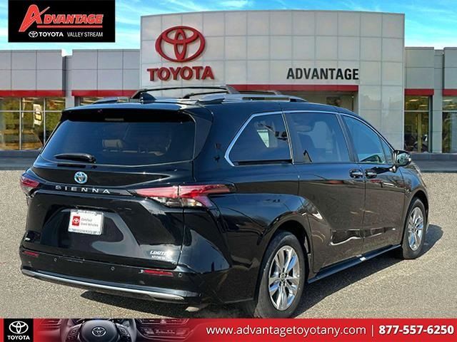 2022 Toyota Sienna Limited