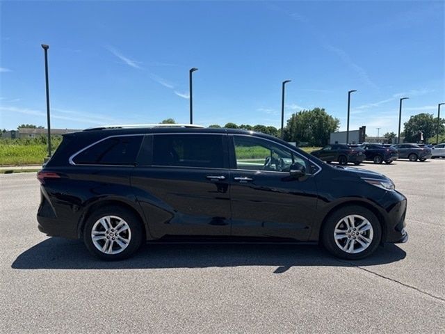 2022 Toyota Sienna Limited