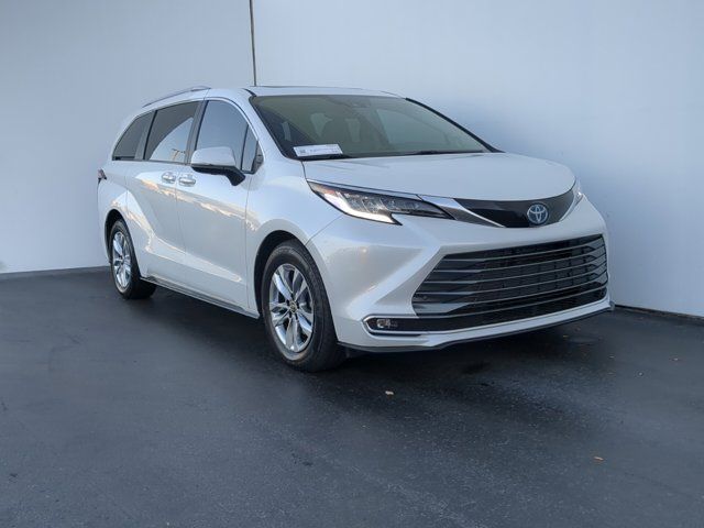 2022 Toyota Sienna Limited