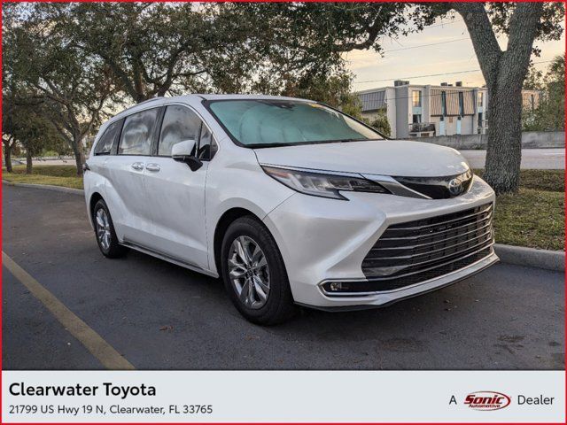 2022 Toyota Sienna Limited