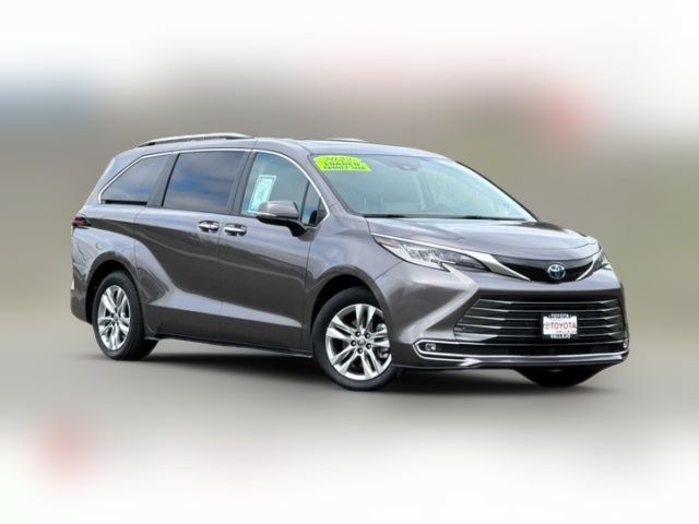 2022 Toyota Sienna Limited