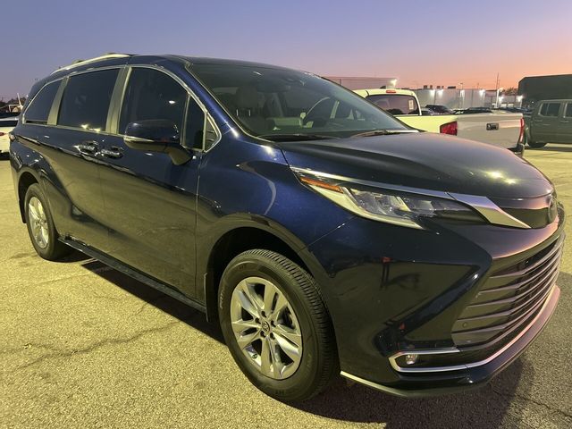 2022 Toyota Sienna Limited