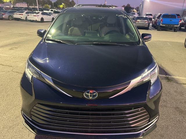 2022 Toyota Sienna Limited