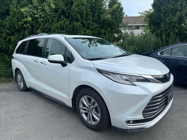 2022 Toyota Sienna Limited