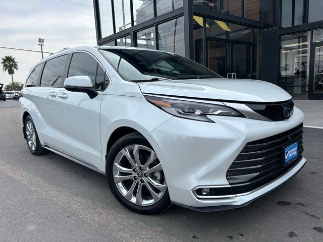 2022 Toyota Sienna Platinum