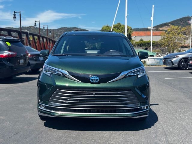 2022 Toyota Sienna Platinum