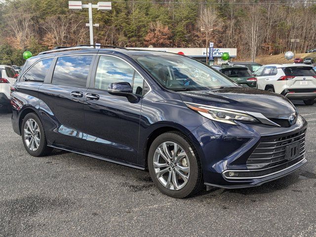 2022 Toyota Sienna Platinum