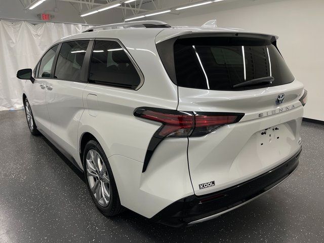 2022 Toyota Sienna Platinum