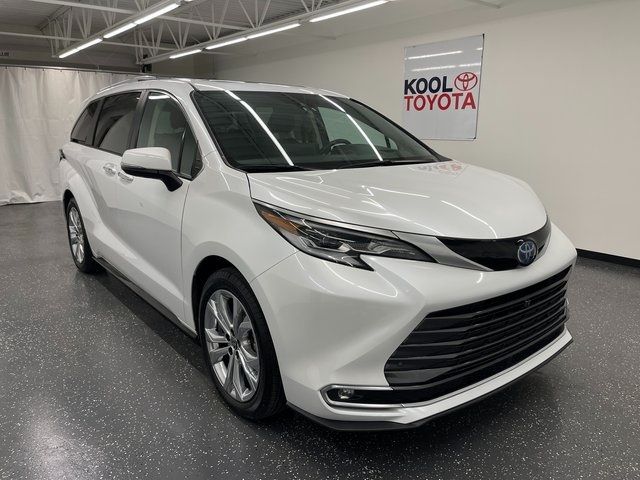 2022 Toyota Sienna Platinum