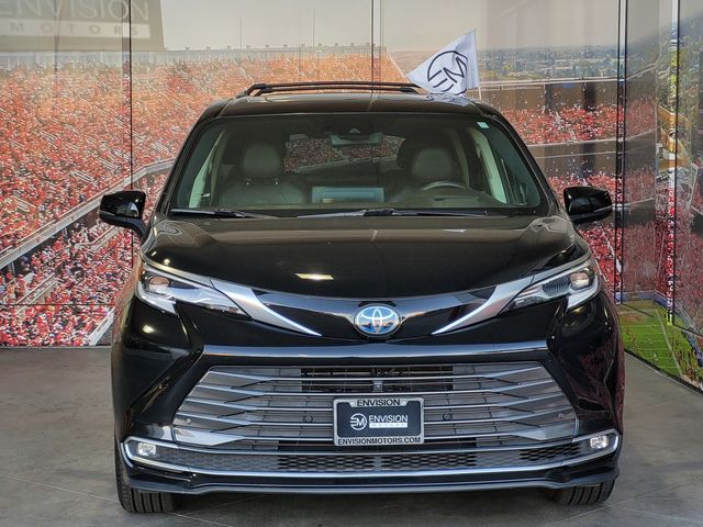 2022 Toyota Sienna Platinum