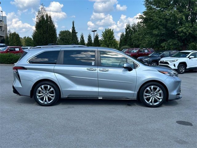 2022 Toyota Sienna Platinum