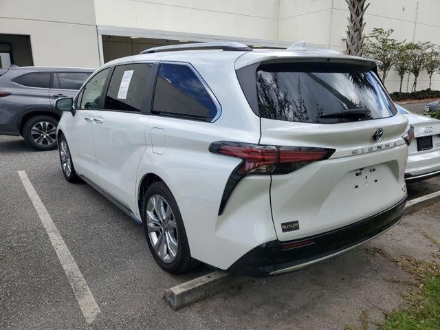 2022 Toyota Sienna Platinum