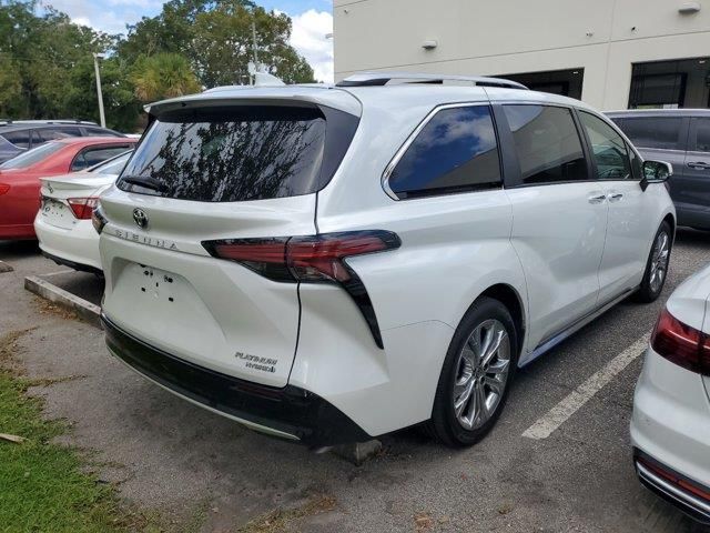 2022 Toyota Sienna Platinum