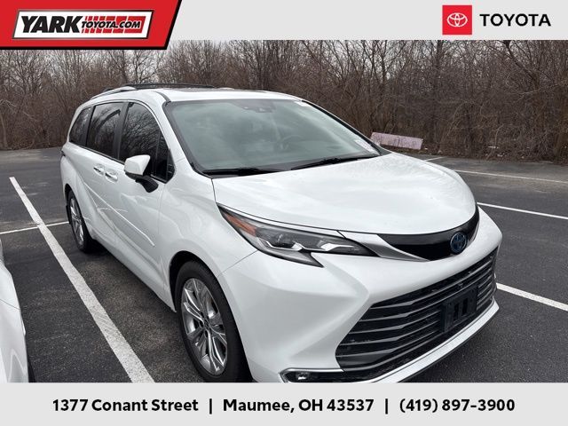 2022 Toyota Sienna Platinum