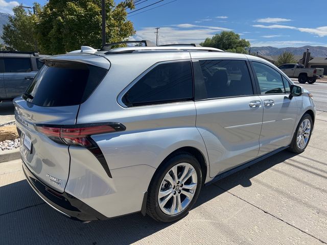 2022 Toyota Sienna Platinum