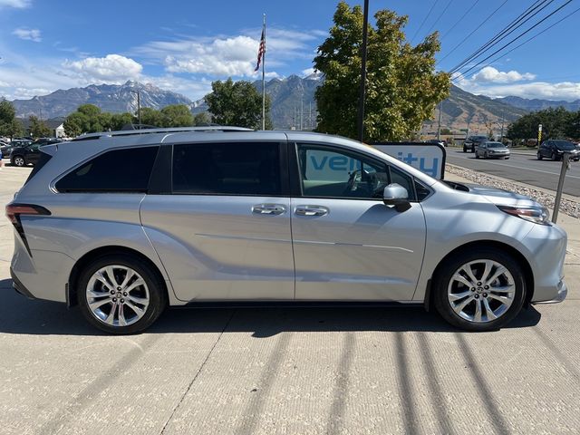 2022 Toyota Sienna Platinum