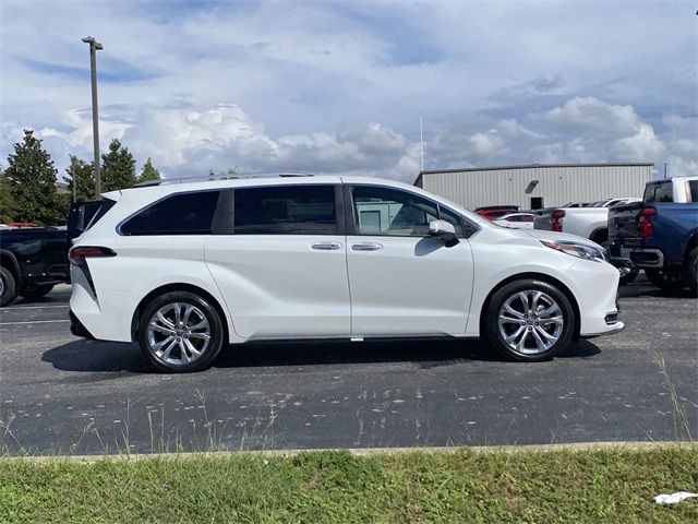 2022 Toyota Sienna Platinum