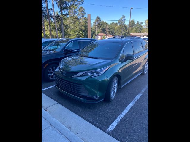 2022 Toyota Sienna Platinum