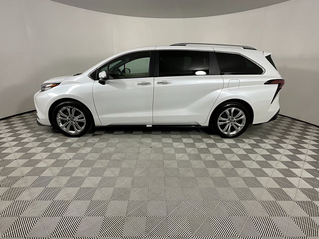 2022 Toyota Sienna Platinum