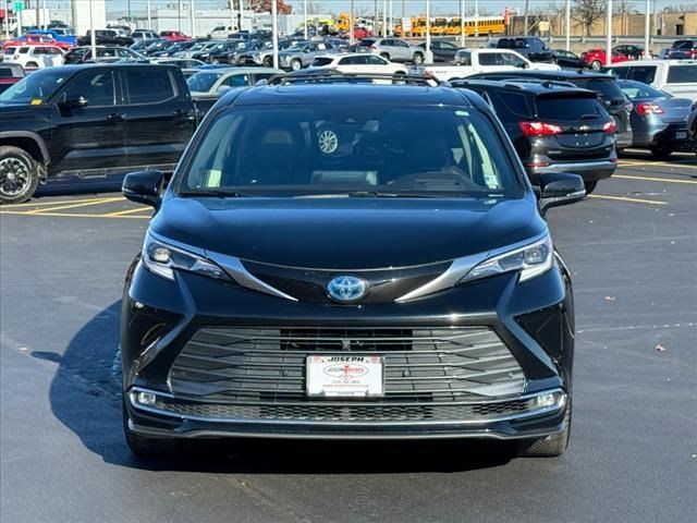 2022 Toyota Sienna Platinum