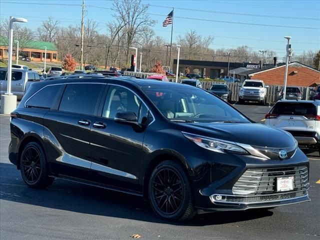 2022 Toyota Sienna Platinum