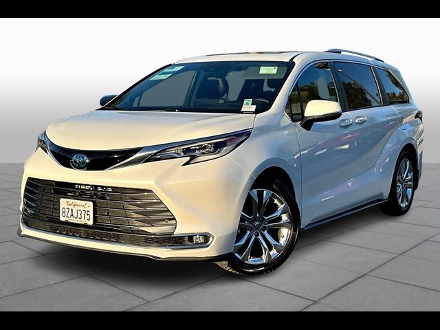 2022 Toyota Sienna Platinum