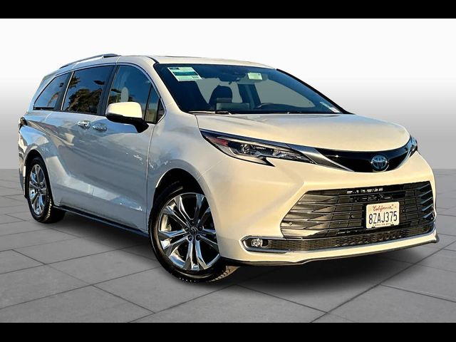 2022 Toyota Sienna Platinum