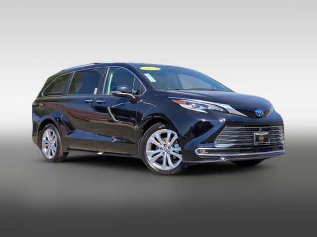 2022 Toyota Sienna Platinum