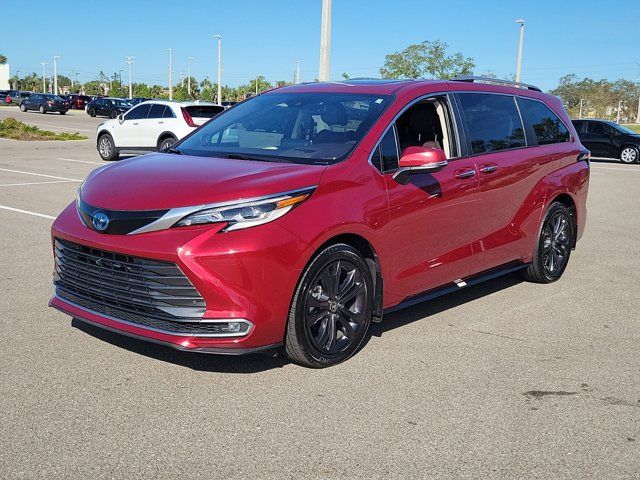 2022 Toyota Sienna Platinum