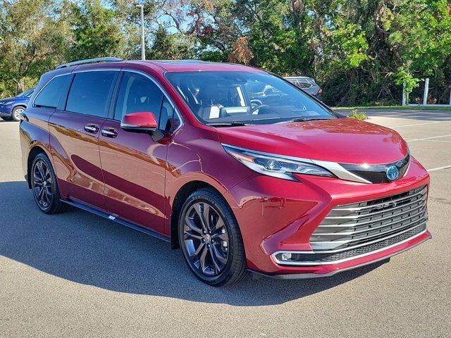 2022 Toyota Sienna Platinum