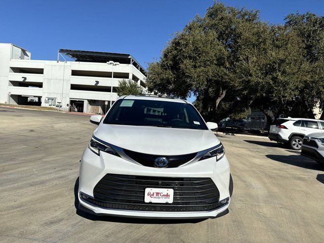 2022 Toyota Sienna Platinum