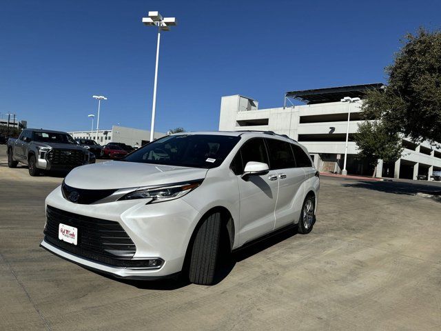 2022 Toyota Sienna Platinum