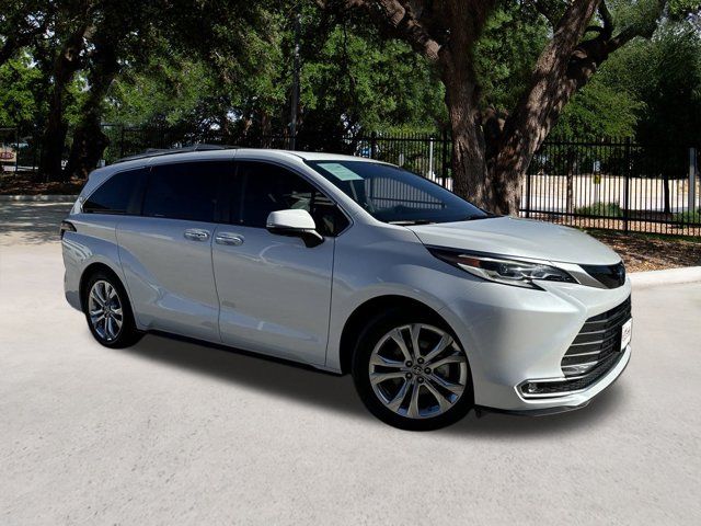 2022 Toyota Sienna Platinum