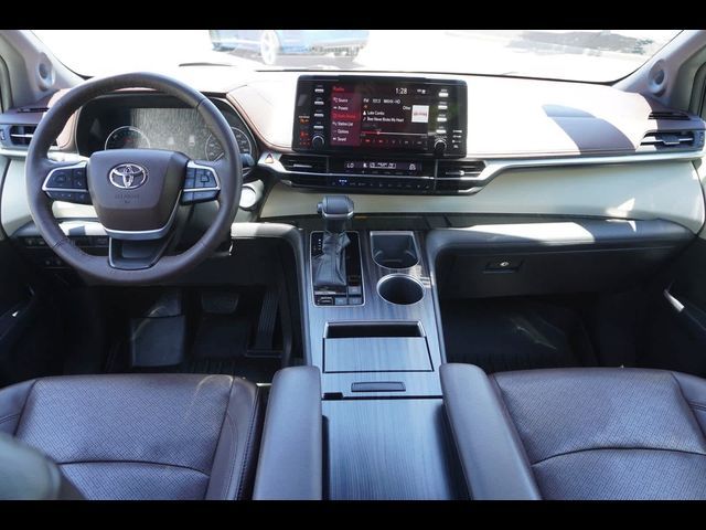 2022 Toyota Sienna Platinum