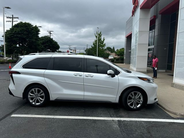 2022 Toyota Sienna Platinum